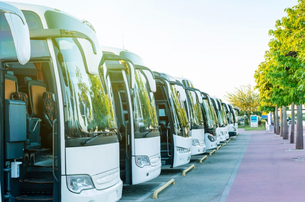 Wałcz dokonuje inwestycji w elektromobilność: osiem elektrycznych autobusów marki Yutong wkracza do floty miejskiej