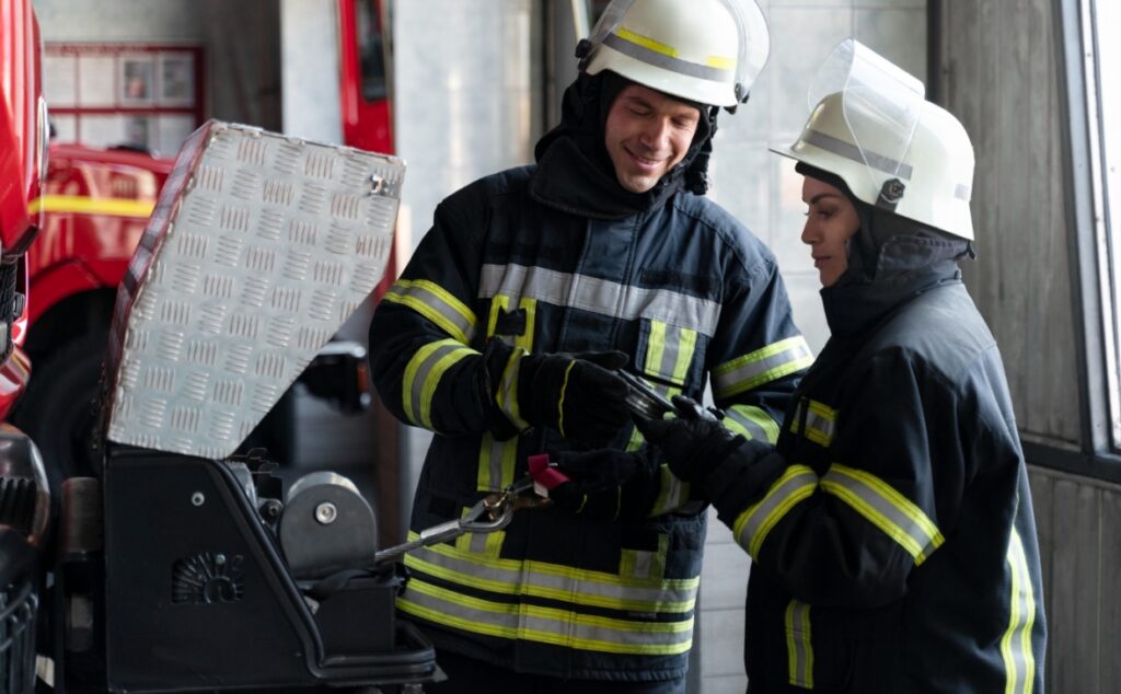 Podnoszenie kwalifikacji przez strażaków pilskiej Komendy – specjalistyczne ćwiczenia z ratownictwa wysokościowego