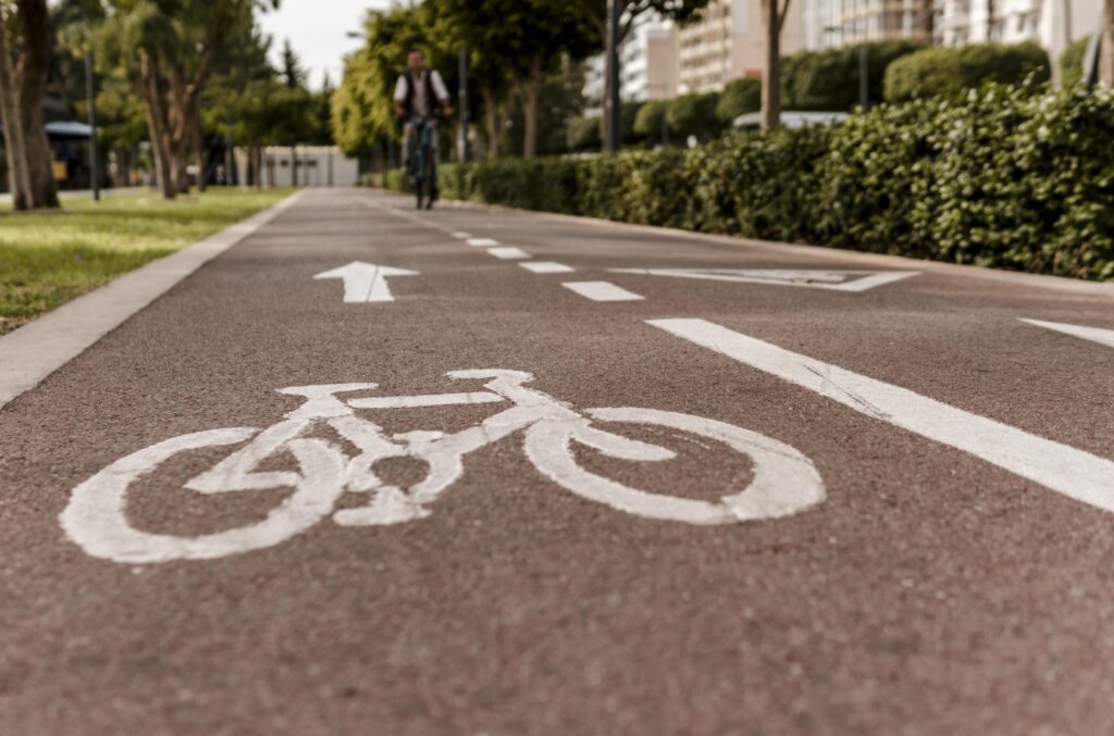 Dyskusje z PKP Nieruchomości zahamowały budowę ścieżki rowerowej między Złocieńcem a Wałczem